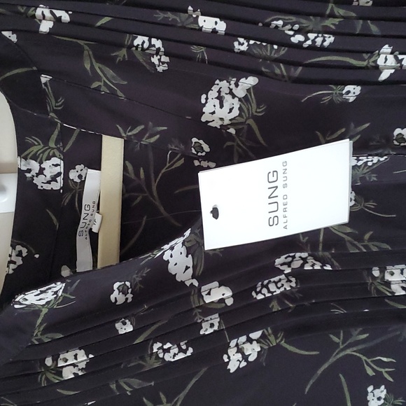 NWT Alfred Sung Women's Floral Top Size XS - Picture 2 of 8